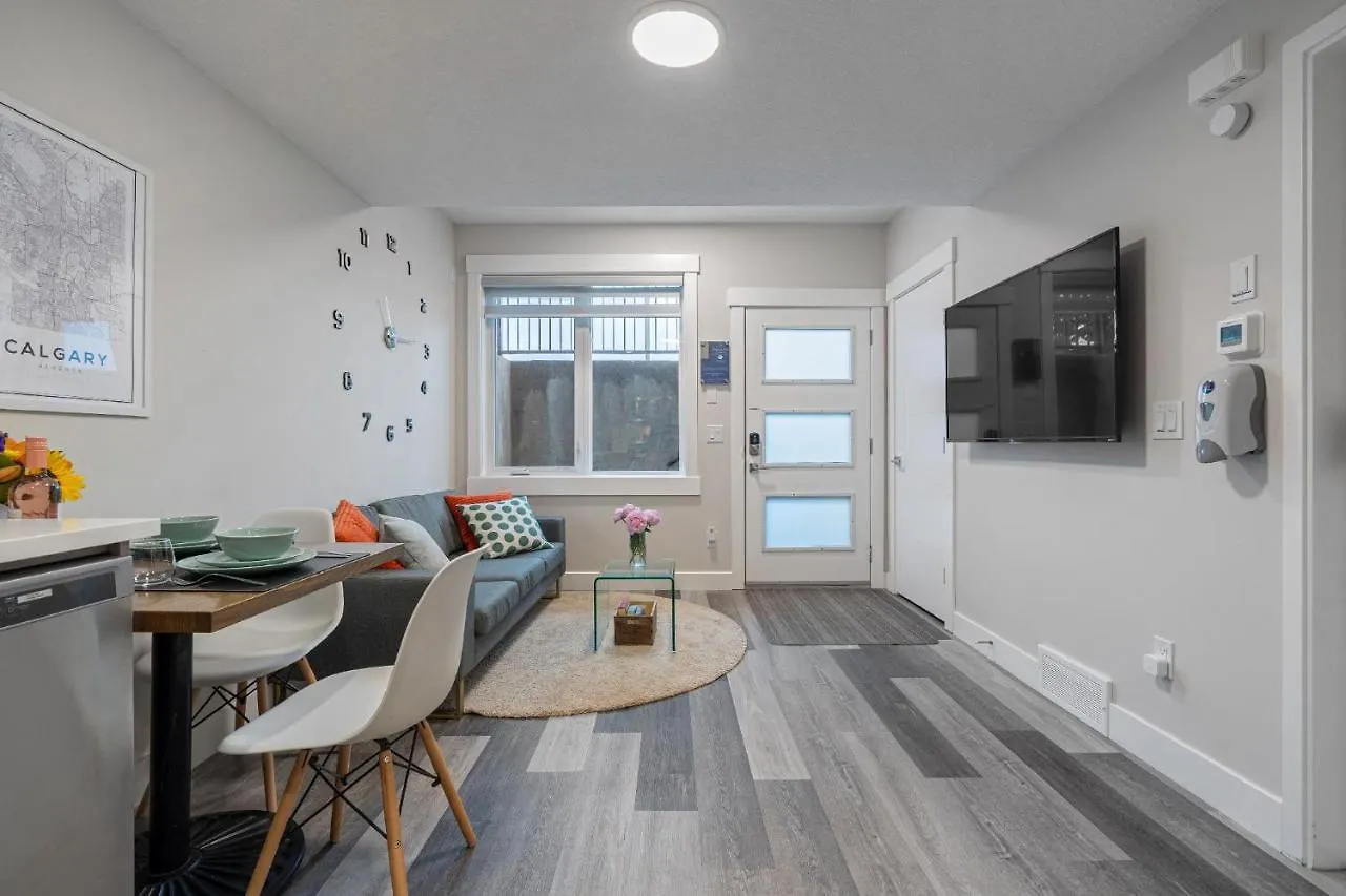 Contemporary 1Br Home Full Kitchen Smarttv Calgary 0*,  Canada